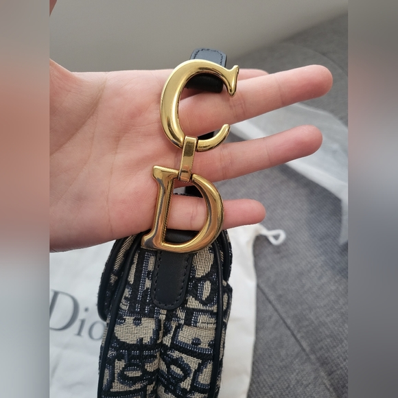 Like new dior mini saddle bag - Picture 4 of 6